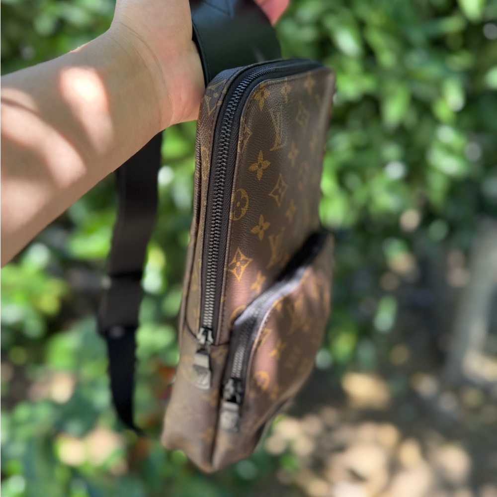 Louis Vuitton Brown and Black Belt Bag with Monogram Design - Picture 3 of 7